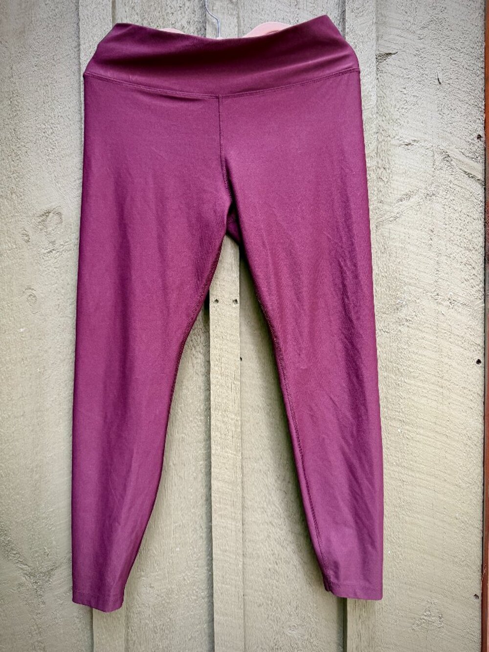 🌲 NIKE 3/4 Leg Athletic Leggings, Deep Plum Color!